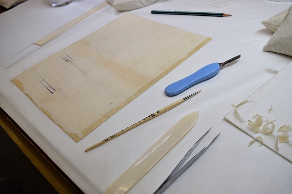 Conservation of the book "Altneuland" in Herzl's handwriting